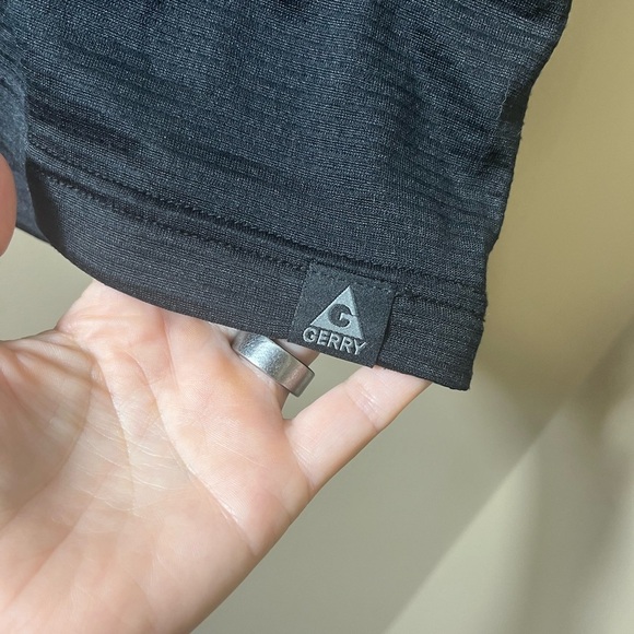 NWT GERRY On the Go Travel Apparel Lightweight Hoodie Black Medium #XG8680 - Picture 7 of 10